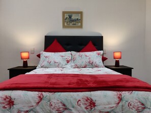 Tweepersoonskamer, gemeenschappelijke badkamer (Buffalo) | Luxe beddengoed, een strijkplank/strijkijzer, gratis wifi, beddengoed