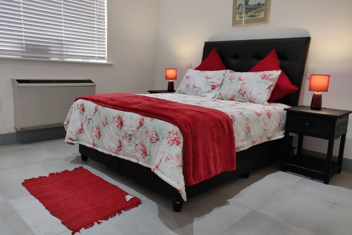 Double Room, Ensuite (Lion) | Premium bedding, iron/ironing board, free WiFi, bed sheets