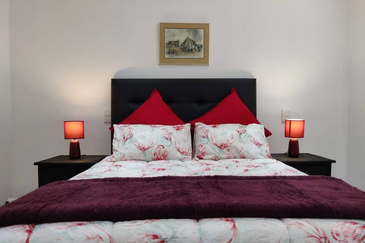 Double Room, Shared Bathroom (Cheetah) | Premium bedding, iron/ironing board, free WiFi, bed sheets