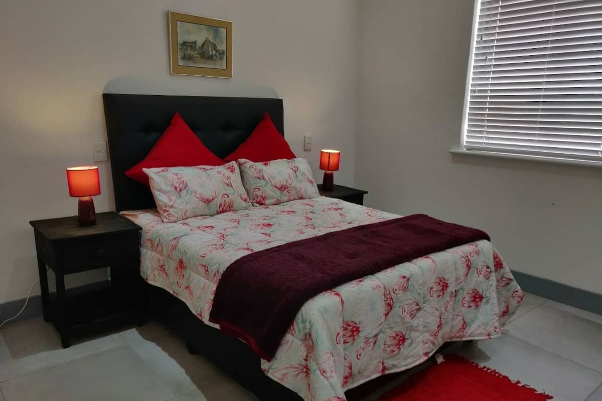 Double Room, Ensuite (Rhino) | Premium bedding, iron/ironing board, free WiFi, bed sheets