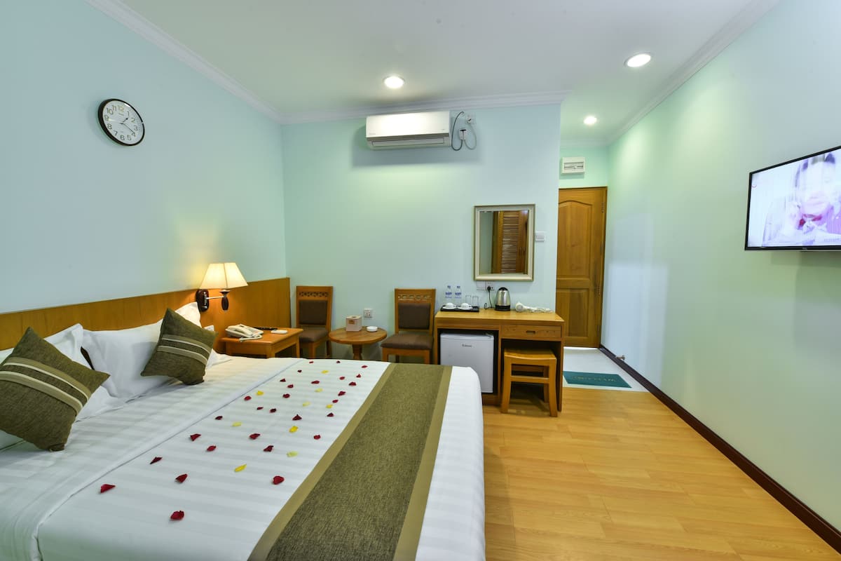 Memory foam beds, desk, free WiFi