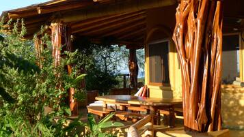 House, 4 Bedrooms | Terrace/patio