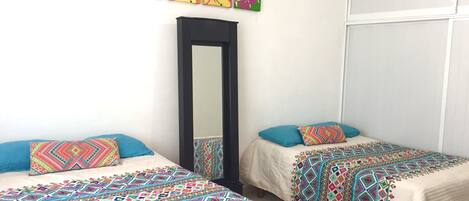 Apartemen Keluarga, 2 kamar tidur | Setrika/meja setrika dan Wi-Fi gratis