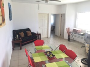 Family Apartment, 2 Bedrooms | Living area - Depa para 9 en zona turística (Mazatlán)