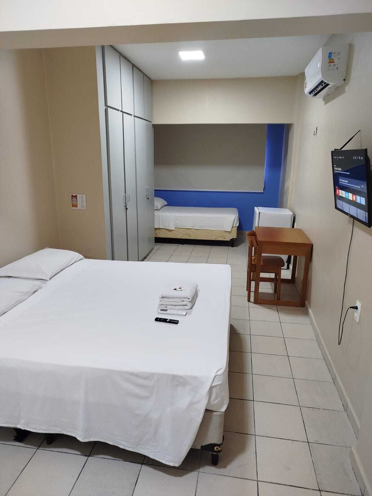 standard triple room | 1 bedroom, minibar, desk, free cots/infant beds