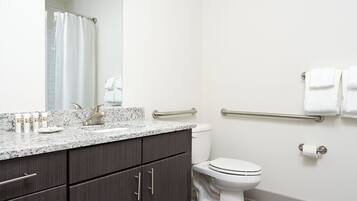 Classic Studio (Self Check-in with Virtual Front Desk) | Bathroom