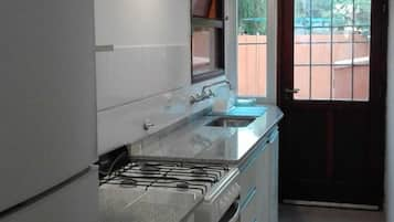 House, 3 Bedrooms | Private kitchen | Full-sized fridge, microwave, stovetop, cookware/dishes/utensils