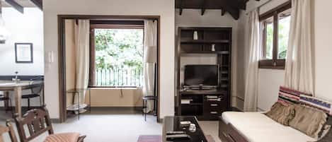 Classic Apartment | Living room | Flat-screen TV