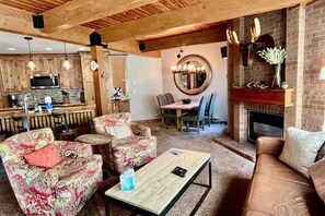 Exterior - Lift Tickets Ground Floor in Mtn Village, Wifi, Fireplace, Hot Tubs (Steamboat Springs)