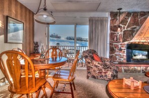 Lägenhet | Eget kök | Brödrost, grytor/köksredskap och matbord