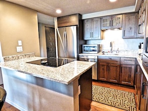 Condo | Private kitchen | Fridge, microwave, stovetop, dishwasher - Lift Tickets Perfect Penthouse Rustic Finishes Fireplace (Steamboat Springs)