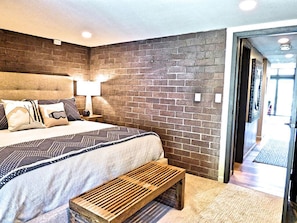 Condo | 2 bedrooms, free WiFi - Lift Tickets Perfect Penthouse Rustic Finishes Fireplace (Steamboat Springs)