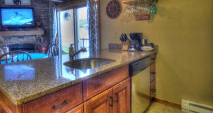 Lift Tickets Shuttle & Hottub, Pool, Near Ski Mountain Area