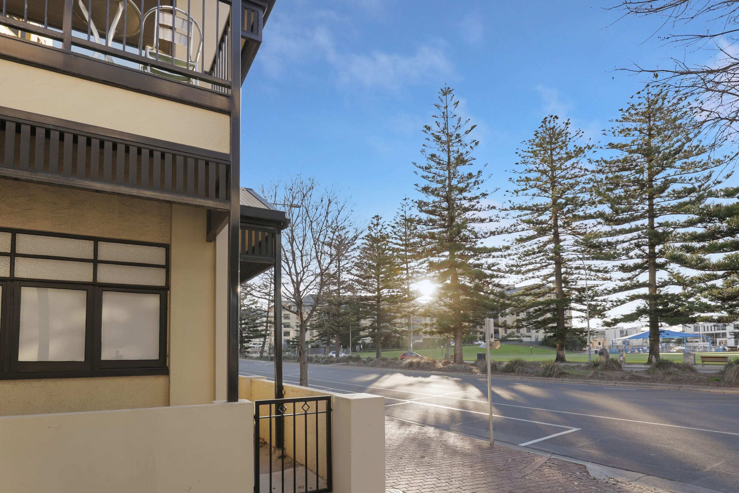 المنطقة المحيطة بالمنشأة