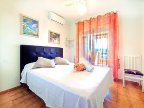 1 chambre, fer et planche à repasser