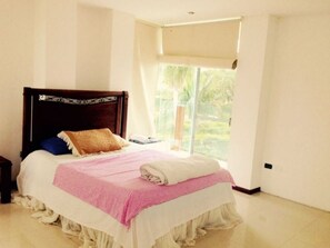 Comfort Quadruple Room, 2 Double Beds | Individually decorated, individually furnished, laptop workspace - Urubo Suite - Hostel (Santa Cruz)