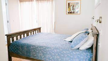 1 slaapkamer, een strijkplank/strijkijzer, gratis wifi, beddengoed