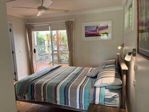 1 chambre, fer et planche à repasser, Wi-Fi gratuit, draps fournis