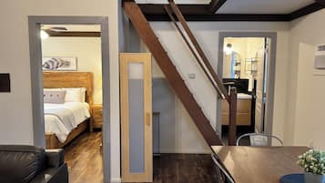 2 quartos, ferros/tábuas de passar roupa, Wi-Fi, roupa de cama