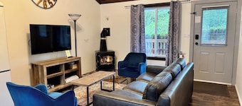 2-bedroom cottage | queen bed + 2 twins + queen sofa bed | accommodates up to 6