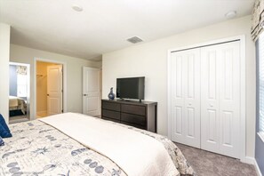 5 chambres, fer et planche à repasser, Internet, draps fournis