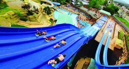 Sisävesiputous, hierontatuoli ja hyvä sijainti.