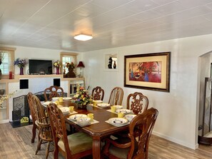 Dining - Indoor Waterfall, Massage Chair and great location. (Branson)