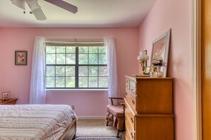 4 soverom, strykejern/-brett, wi-fi (inkludert) og sengetøy