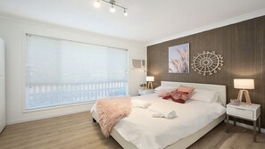 3 bedrooms, internet, bed sheets - Sea Breeze Retreat, TOP NOTCH (Point Clare)