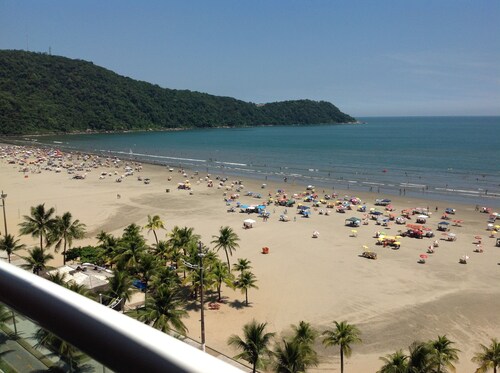 Wonderful Apt with Gourmet Balcony Facing the Beach and Sea Views