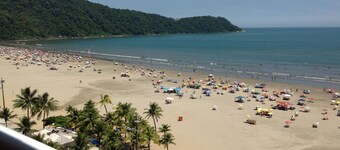 Wonderful Apt with Gourmet Balcony Facing the Beach and Sea Views