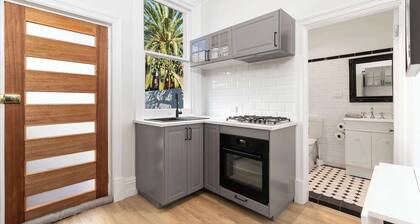 Cosy Glenelg South Family Cottage| Close To Beach | Pets Welcome