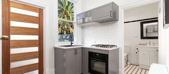 Cosy Glenelg South Family Cottage| Close To Beach | Pets Welcome