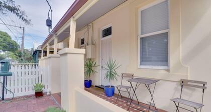 Cosy Glenelg South Family Cottage| Close To Beach | Pets Welcome
