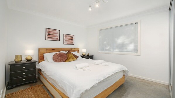 2 habitaciones, tabla de planchar con plancha, internet y ropa de cama 