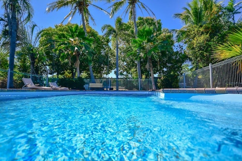 Ash's Holiday Units & Cafe