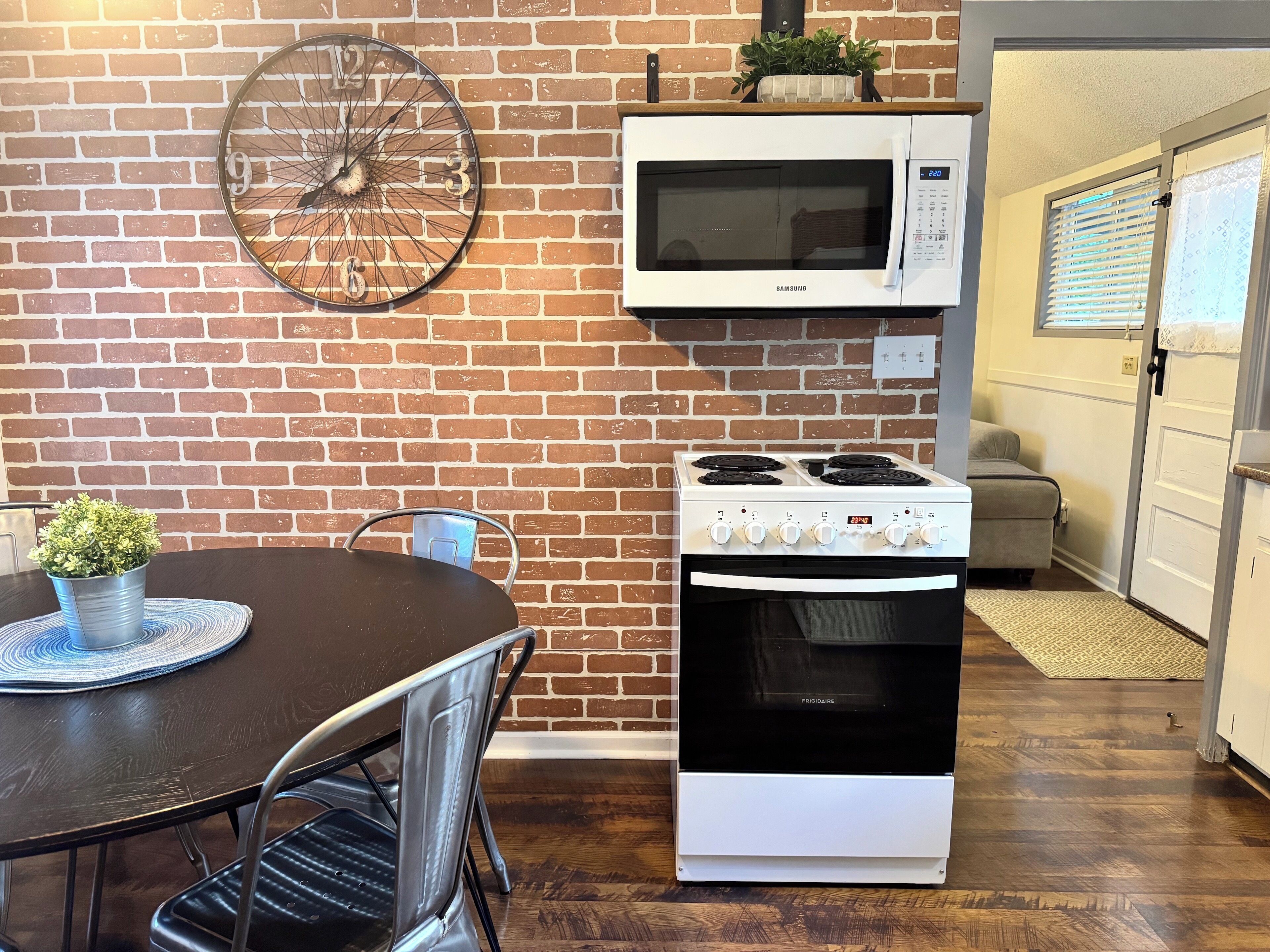 Fridge, microwave, oven, coffee/tea maker