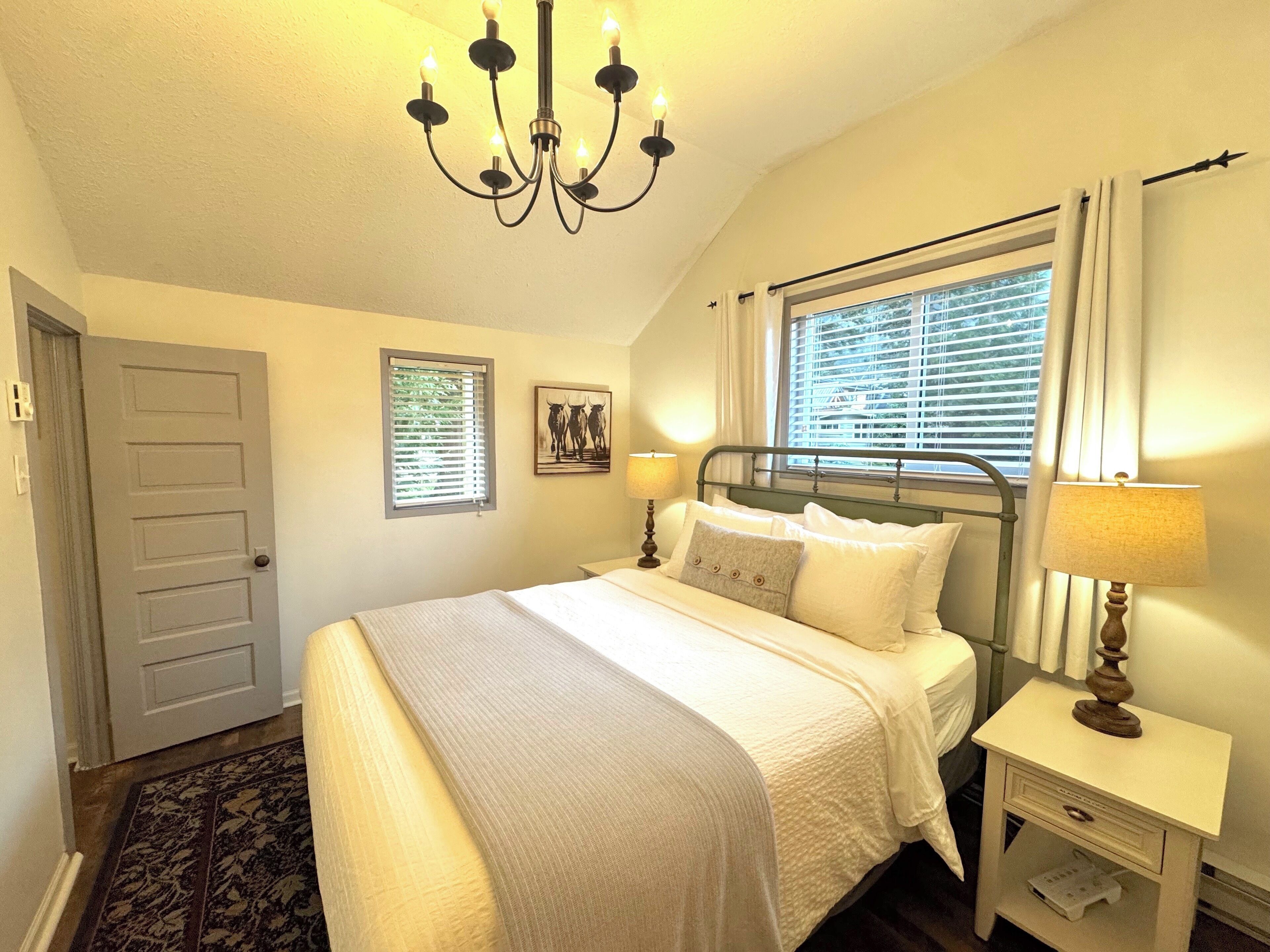 2 室のベッドルーム、アイロン / アイロン台、WiFi、ベッドシーツ