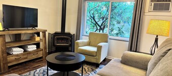 2 bedroom heritage cottage in a little oasis close to the beach