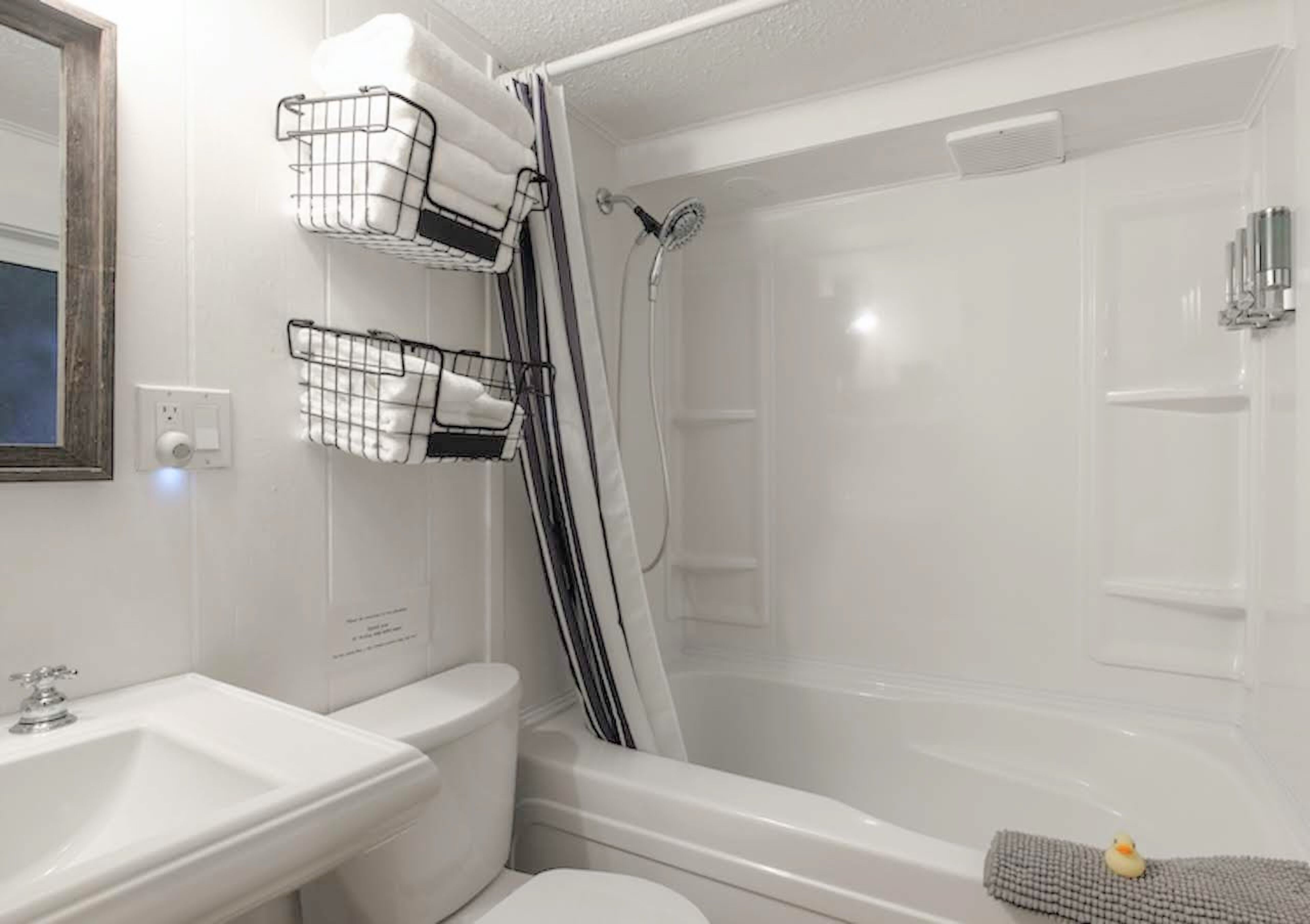 Combined shower/tub, eco-friendly toiletries, hair dryer, towels