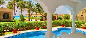Private Pool, OCEAN VIEW VILLA, steps from the beach. BBQ- Playacar Phase 1
