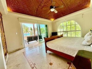 4 chambres, coffres-forts dans les chambres, fer et planche à repasser