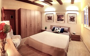 4 soverom, safe på rommet, skrivebord og strykejern/-brett