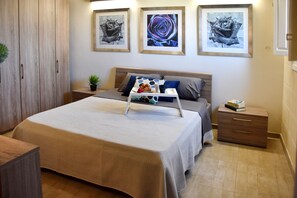 4 chambres, coffres-forts dans les chambres, bureau
