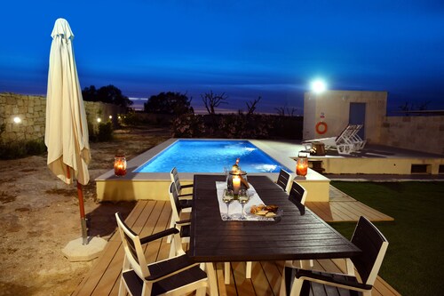 FOUR WINDS HOLIDAY FARMHOUSE