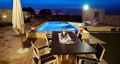 FOUR WINDS HOLIDAY FARMHOUSE