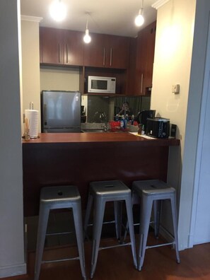 Mikrowelle, Ofen, Toaster, Kochgeschirr/Geschirr/Besteck