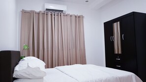 2 bedrooms, free WiFi, bed sheets - Home Away from Home! (Talisay City)