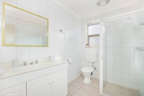 Shower, hair dryer, towels, shampoo