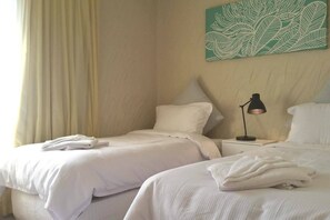 2 habitaciones, tabla de planchar con plancha, wifi y ropa de cama 